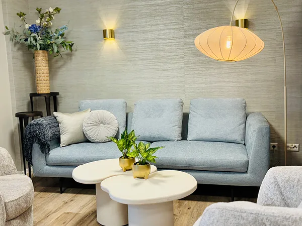 Neu-Ulm stilvolle SCHÖNES LEBEN Tagespflege mit Sitzmöglichkeiten und stilvollen Design