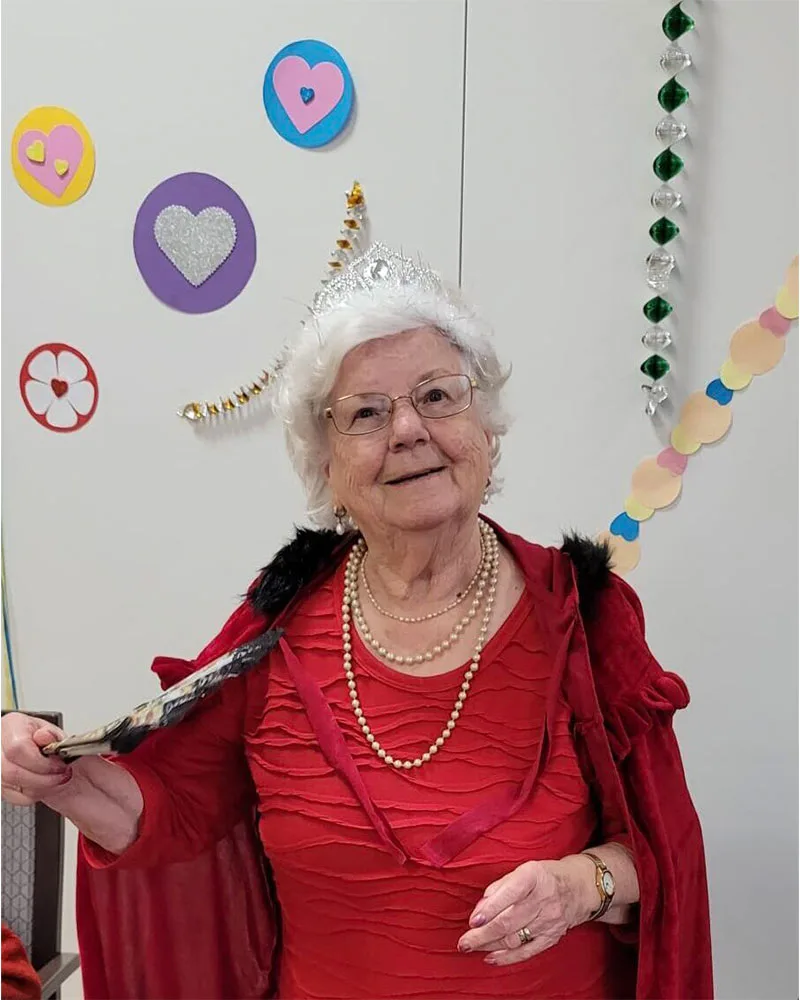 Am Rosenmontag ging es rund. Unser Gast der Tagespflege kam verkleidet mit Krönchen und Umhang. Königlich wurde sich hier amüsiert.