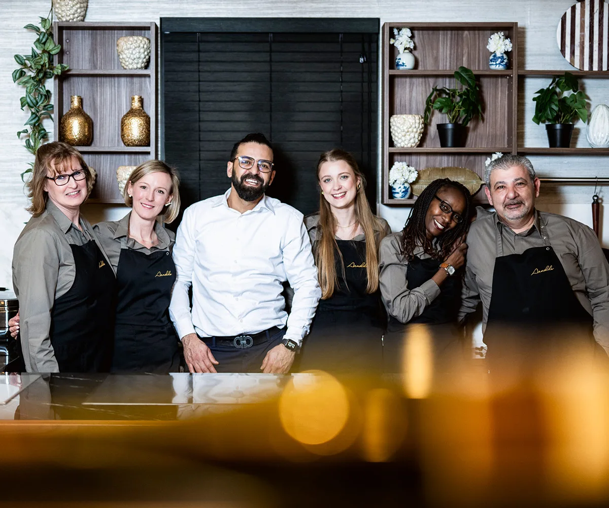 Gastro-Team SCHÖNES LEBEN Erftstadt mit Gastroleiter Aymen