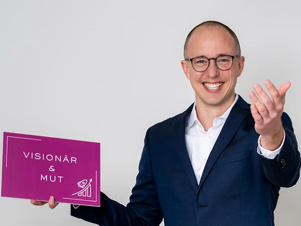 Kip Geschäftsführer Karriere Visionär und Mut Schild