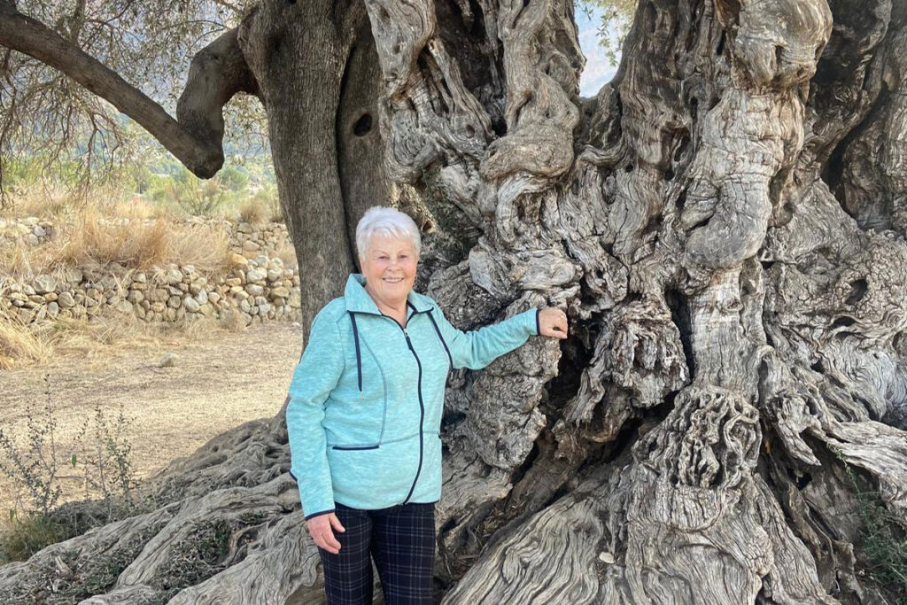 Reise nach Spanien, Dame am Baum