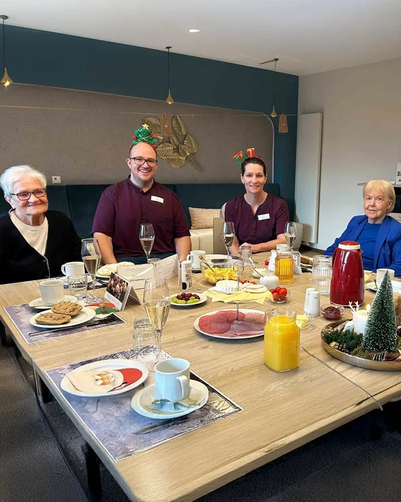 Leckeres Adventsfrühstück in der SCHÖNES LEBEN Tagespflege Gladbeck im Zentrum