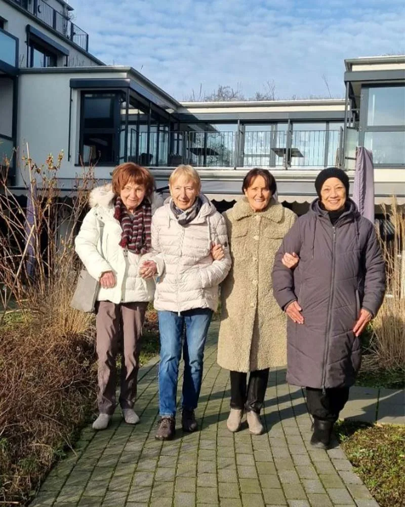 Gäste der Tagespflege SCHÖNES LEBEN Gladbeck im Zentrum beim Spaziergang