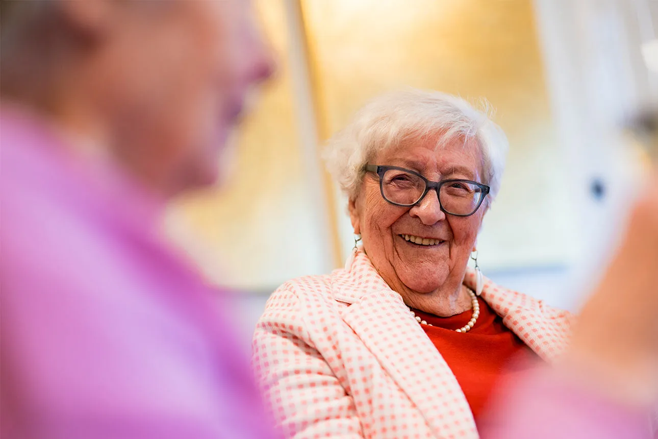 Lachende Dame Tagespflege SCHÖNES LEBEN Erftstadt