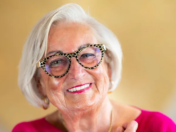 Bewohnerin mit Brille Premium-Seniorenresidenz